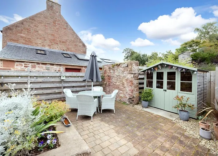 2 Bed Haywood Cottage With Garden