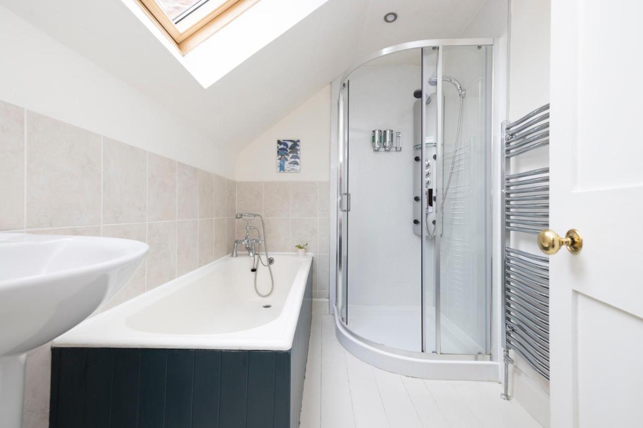 2 Bed Haywood With Garden Holiday home *