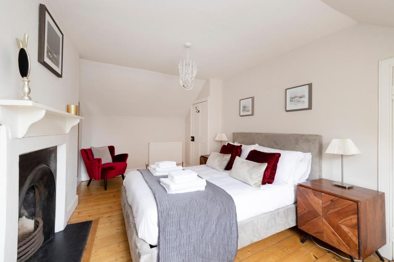 2 Bed Haywood With Garden Holiday home *